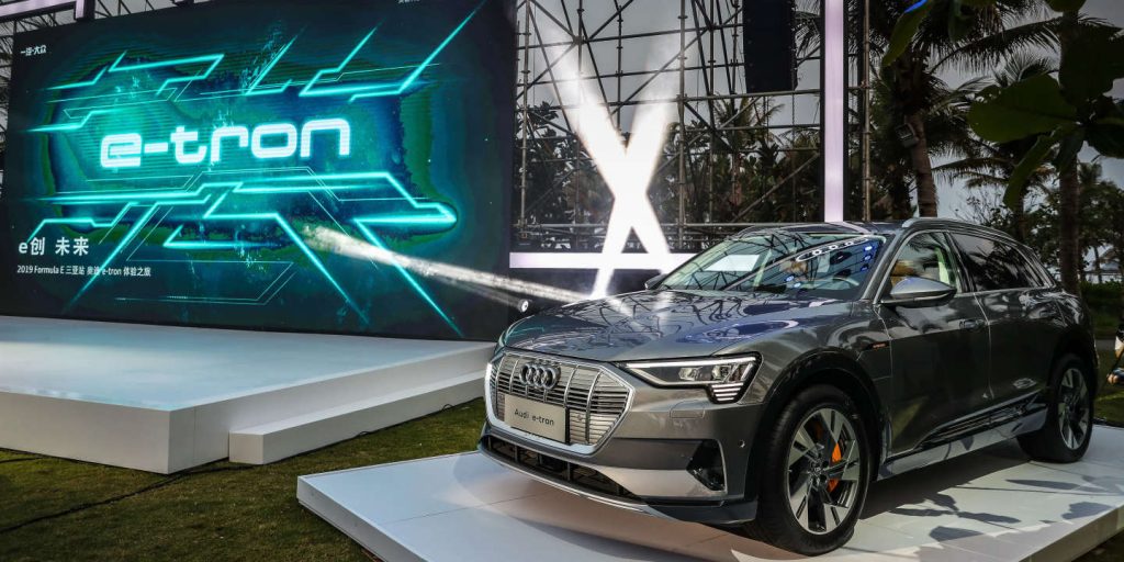 audi-etron-noms-de-voitures-droles-ridicules-jeu-de-mot-création-de-nom-de-marque-agence-de-naming-énékia